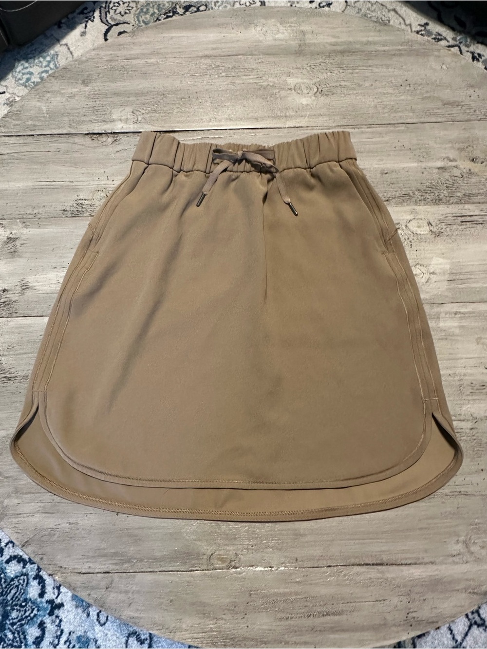 lululemon athletica On The Fly Midi Skirt with Curved Hem